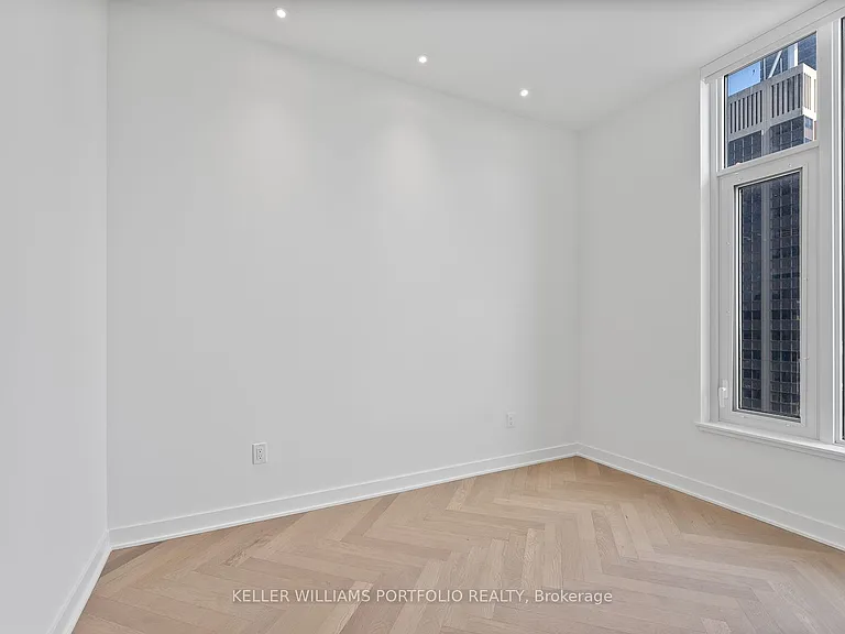 11 Yorkville Ave #2907 — Photo 18