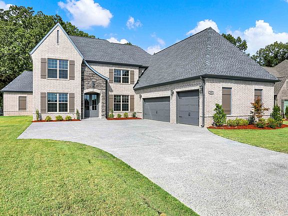 2nd image of 325 Wellington Cir