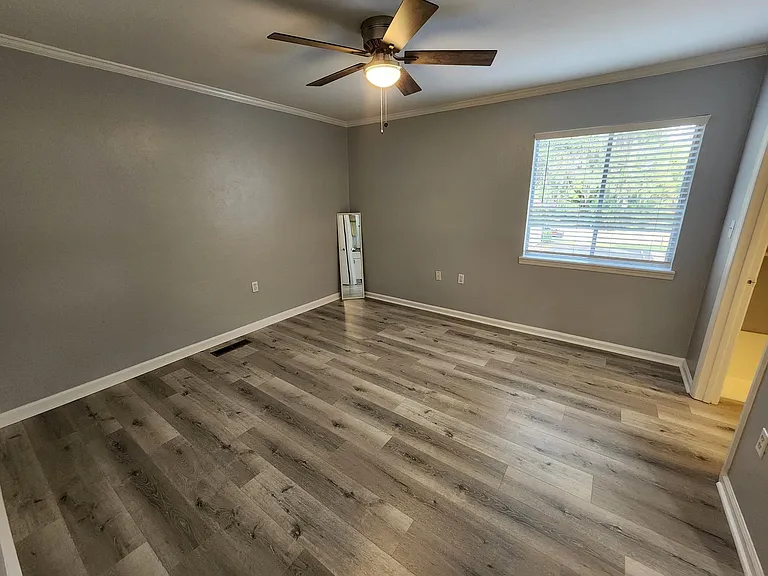 2949 Shamrock St S — Photo 23