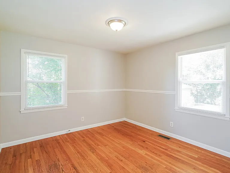 112 Bush Ave — Photo 13
