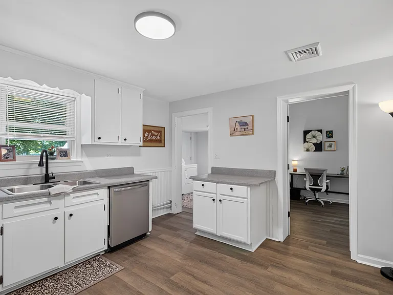 301 Boundary Rd — Photo 5