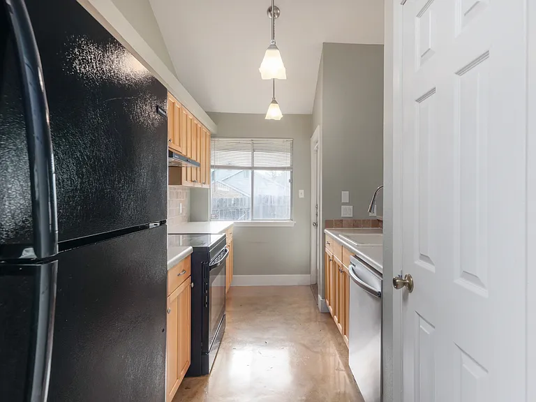 1601A Summer Creek Ct — Photo 9