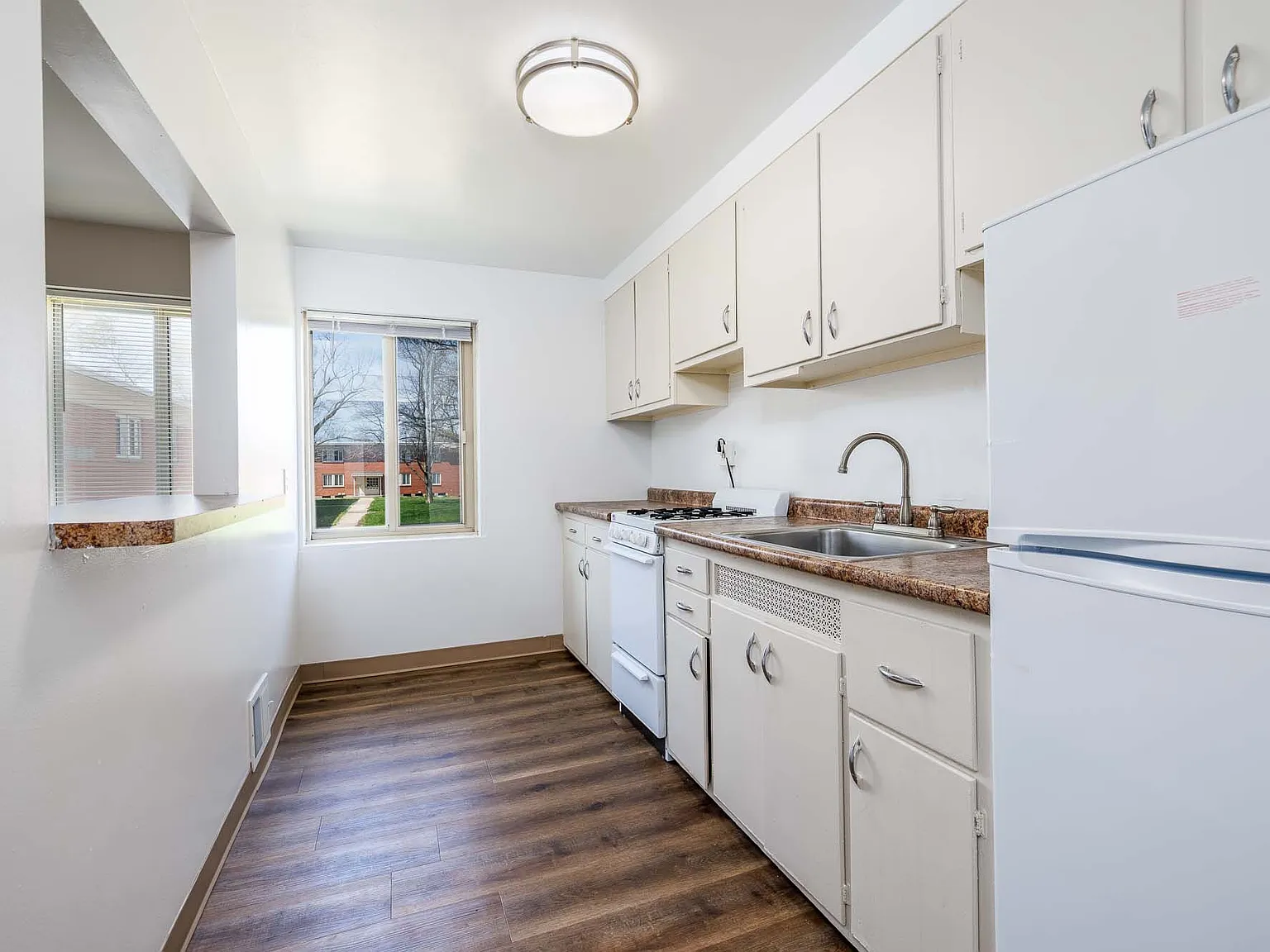 Highland Manor Apartments — Photo 3