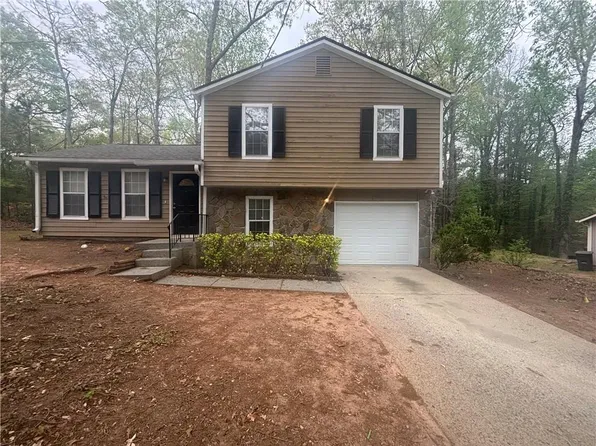 883 Greenhedge Dr, Stone Mountain, GA 30088