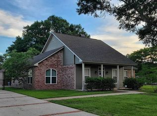 7460 Pecan Grove Dr, Denham Springs, LA 70726