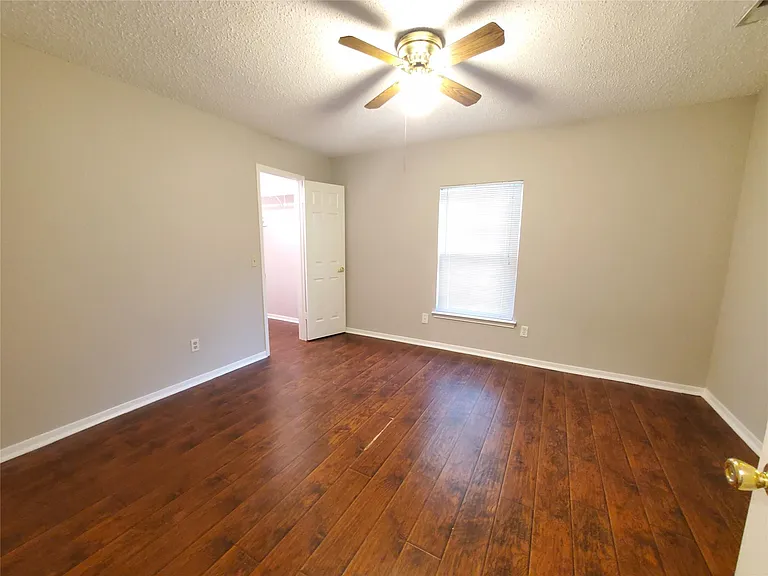 3323 Green Fields Dr — Photo 14