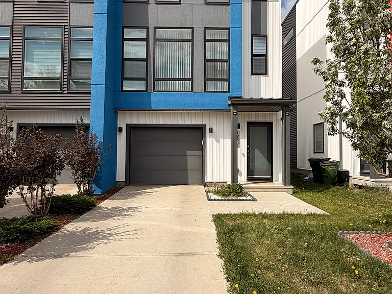 1758 Keene Cres SW — Photo 2