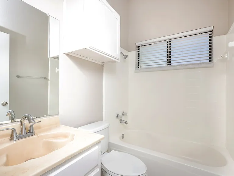 1416 Horncastle St — Photo 14