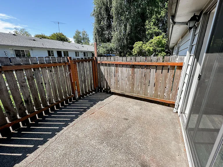2514 Honeysuckle Way NE — Photo 23