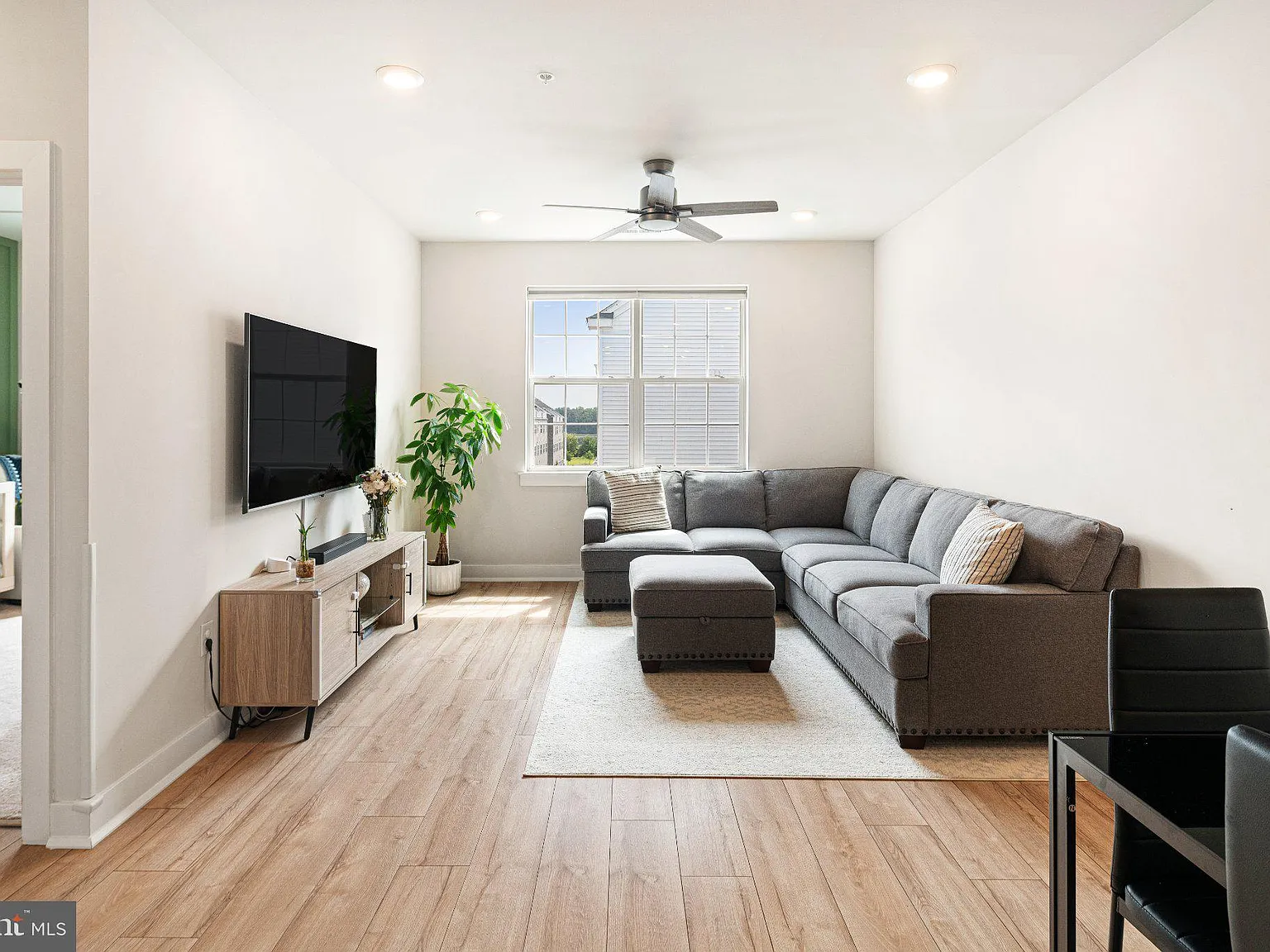 3 bed, 3.0 bath, 2153 sqft, $3,250 — Photo 1