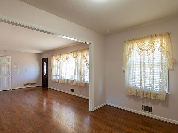 4th image of 1008 Fairview Rd