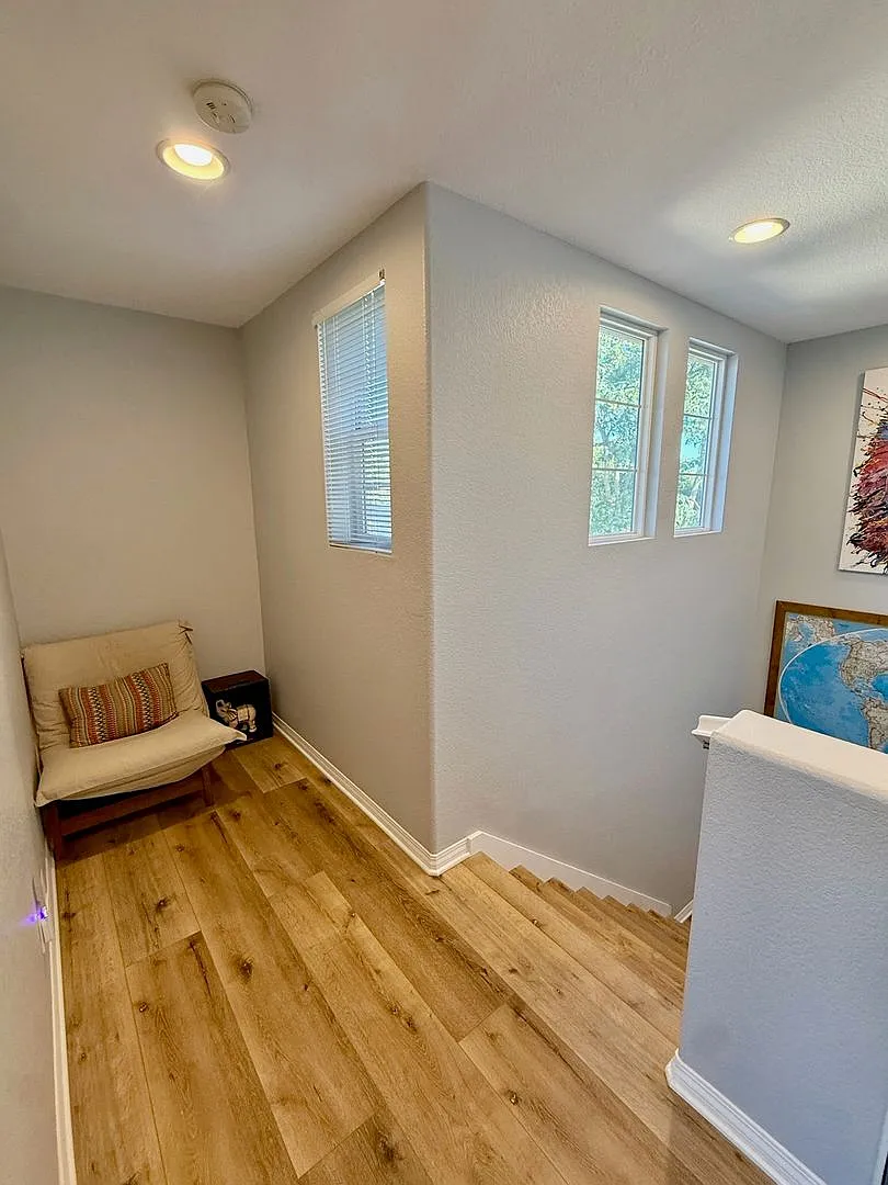 2 + 2 Bedroom — Photo 3