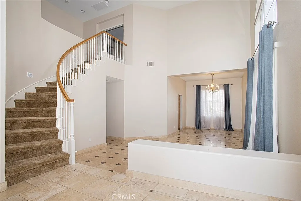 5 bed, 2657 sqft, $4,300 — Photo 2