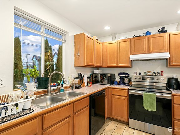 3rd image of 1104 1106 9th Avenue SE