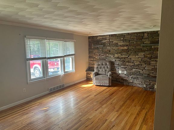 3rd image of 3313 Brentwood Pl