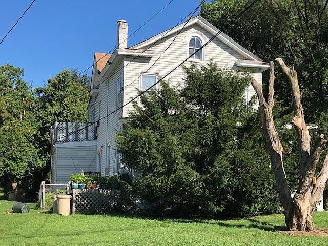2nd image of 101 Rochelle Ave