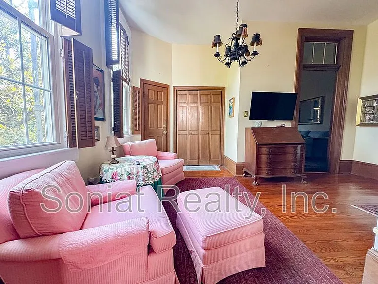 2726 Prytania St #7 — Photo 16