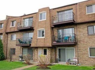 9422 Bay Colony Dr #19, Des Plaines, IL 60016