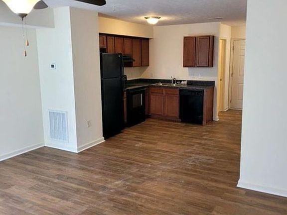 4th image of 120 Corvette View Ct #C