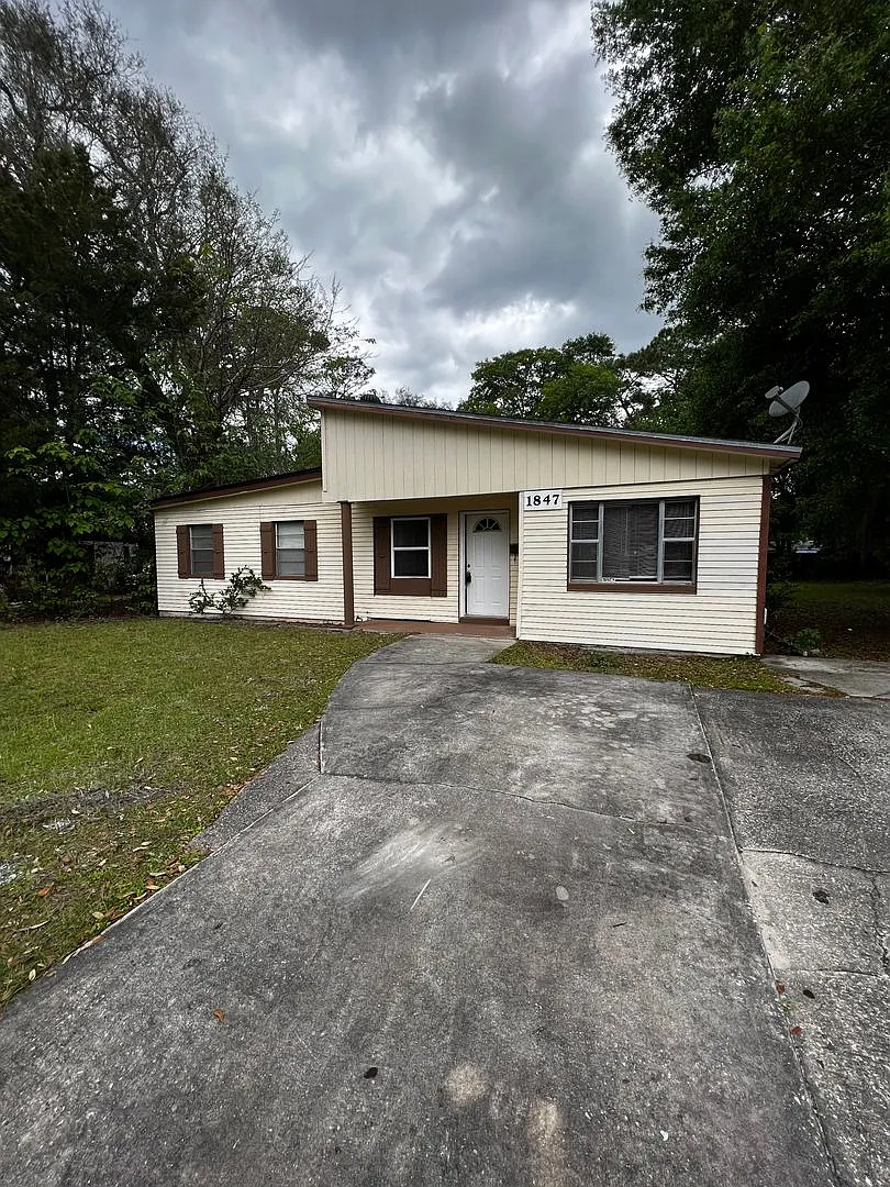 3/1 with Prime Location Close to Jacksonville International Airport, Jacksonville Zoo and Gardens... — Photo 4