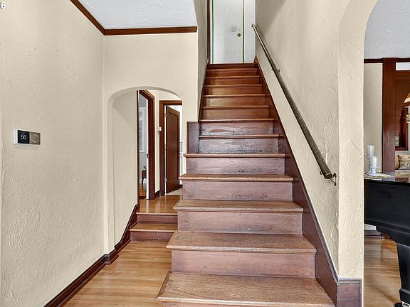 5th image of 2207 NE Ridgewood Dr