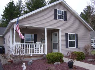 8 Jacob Dr, Gansevoort, NY 12831
