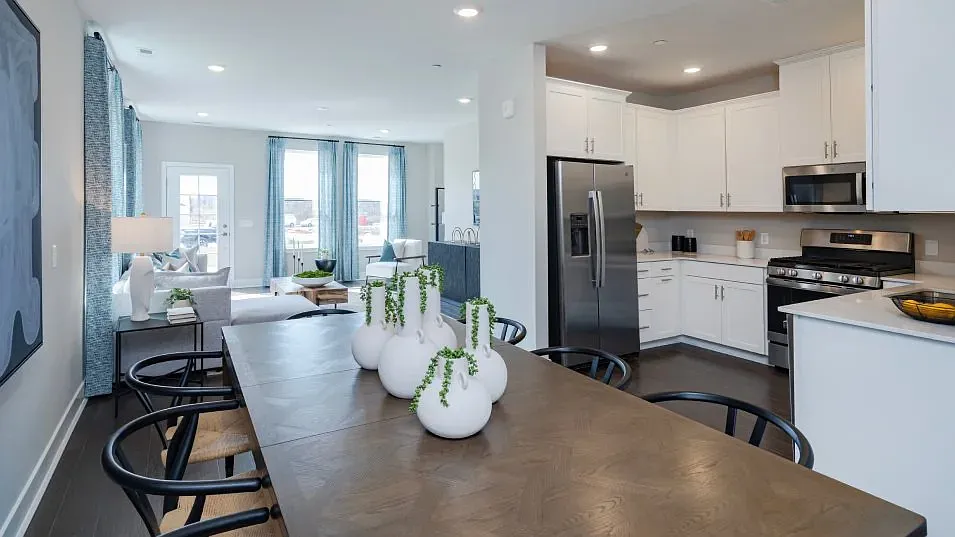 2 bed, 1323 sqft, $3,100 — Photo 2