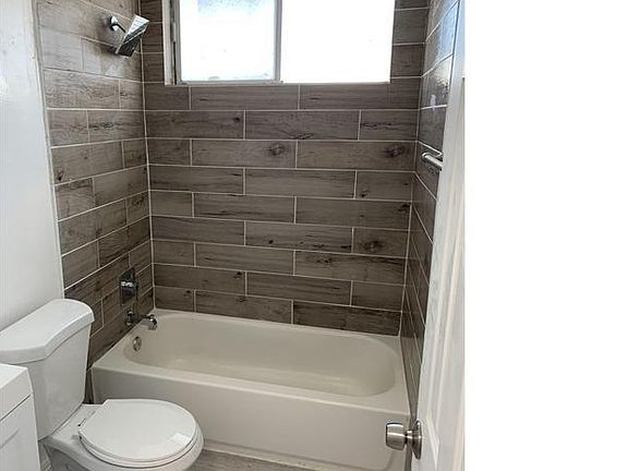 3rd image of 16935 S Vermont Ave APT 6
