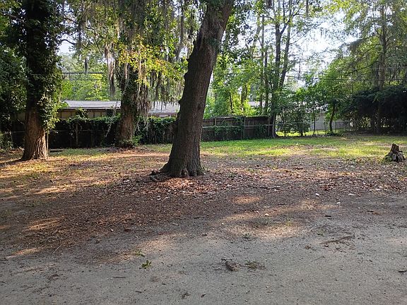 5th image of 308 Stacie Ct