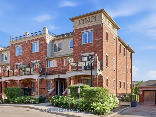 35 Hays Blvd #8, Oakville, ON L6H 0J1