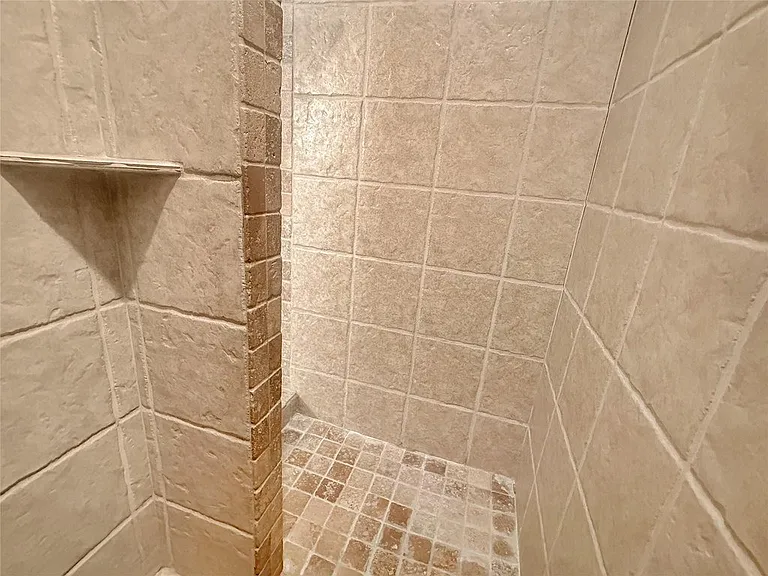 10717 Greenview Ct — Photo 18