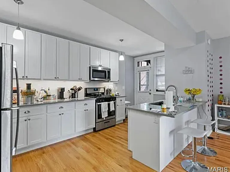 6274 Cates Ave #2E — Photo 2