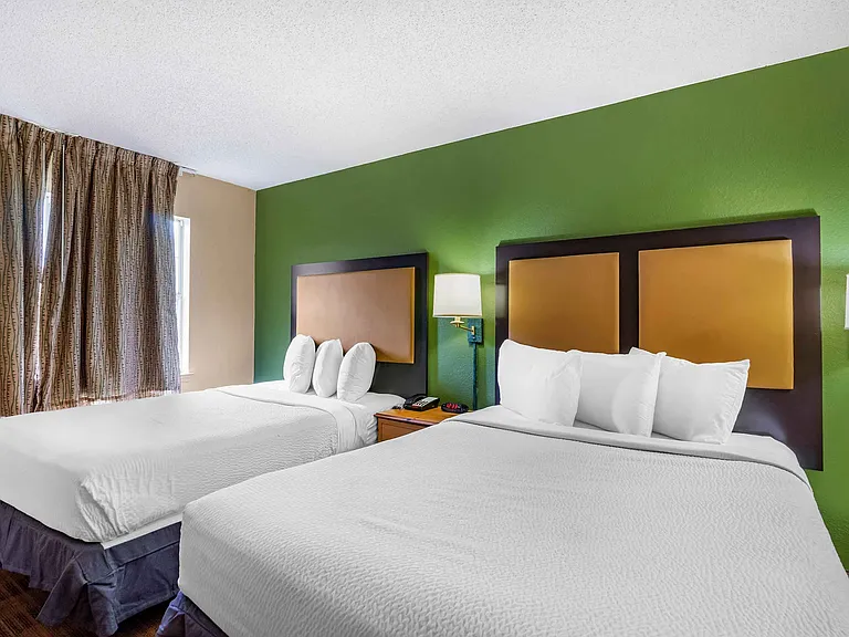 Studio Suite - 2 Full Beds
