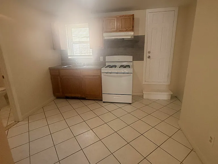 592 Bramhall Ave #1 — Photo 13
