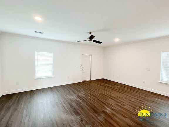 4th image of 527 Hill Ln