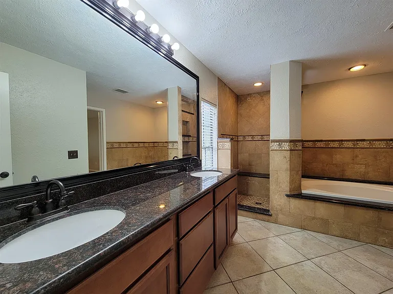 17207 Meadow Heights Dr — Photo 24