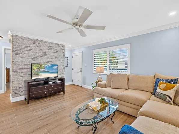 788 Park Shore DR #D36, NAPLES, FL 34103