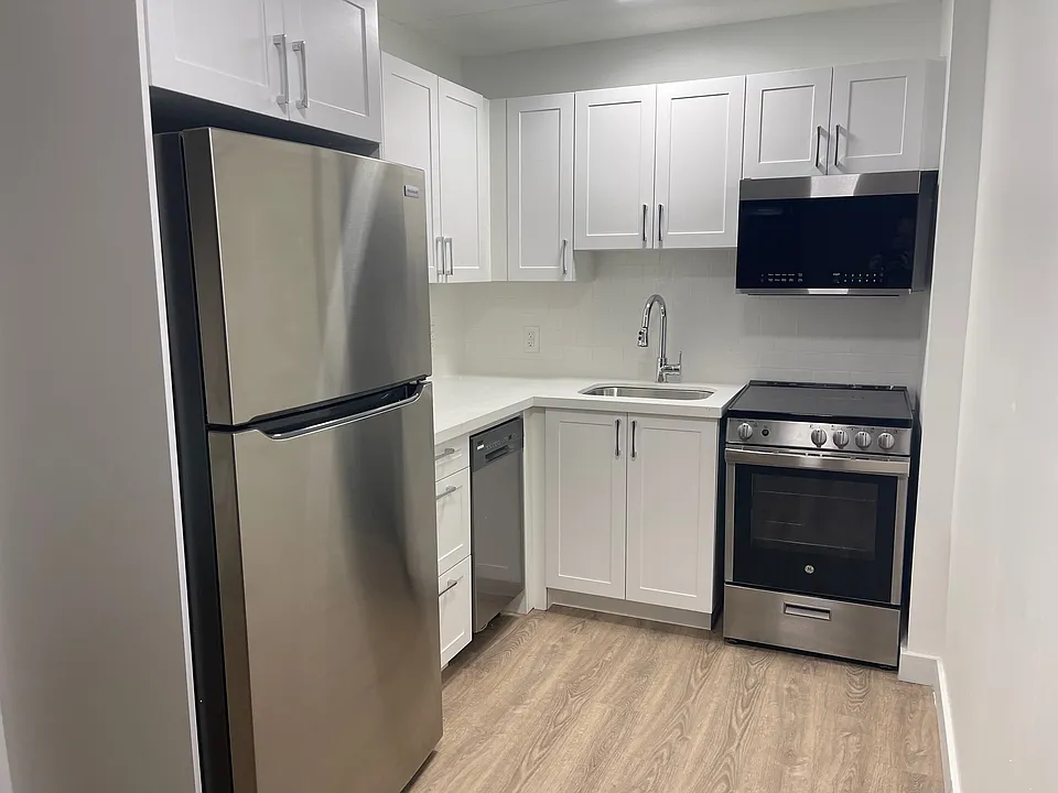 601 Dundas St E #405