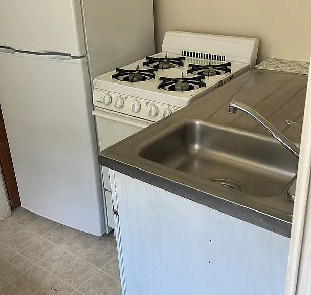 502 W Elm St — Photo 12
