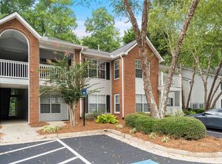328 Streamside Dr, Roswell, GA 30076