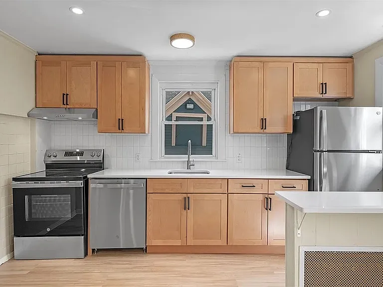 4-4-4A Broad St #1 — Photo 2