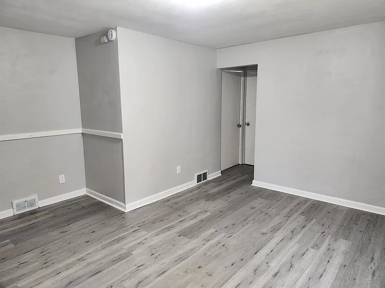 626 Summit Ave #1 — Photo 2