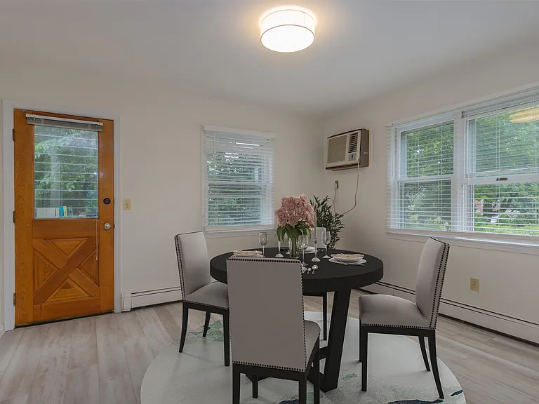 30 Cassilis Ave — Photo 8