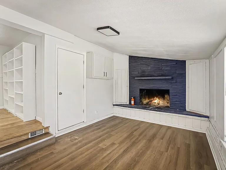1945 S Irving St — Photo 13