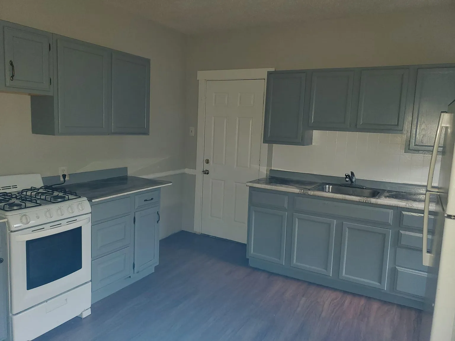 122 Myrtle Ave — Photo 3