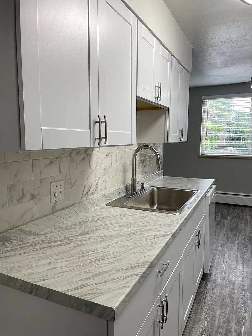 Large Spacious 1 & 2 Bedroom Apartments - Move in Special — Photo 2
