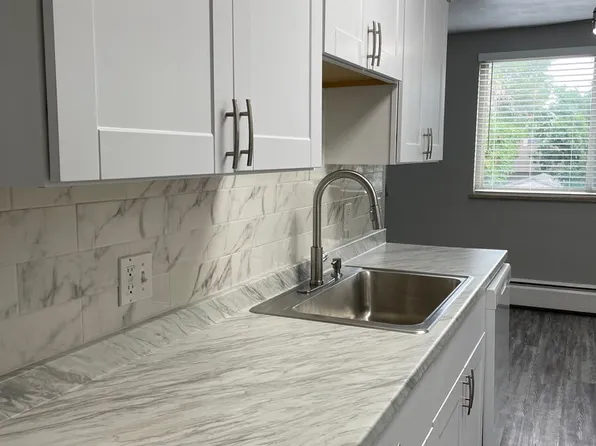 Large Spacious 1 & 2 Bedroom Apartments - Move in Special