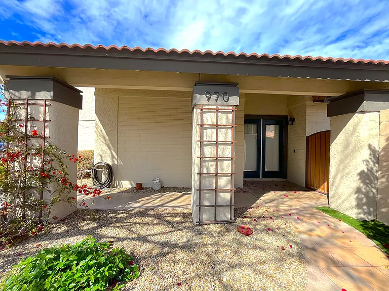 970 E Lobster Trap Ln — Photo 4