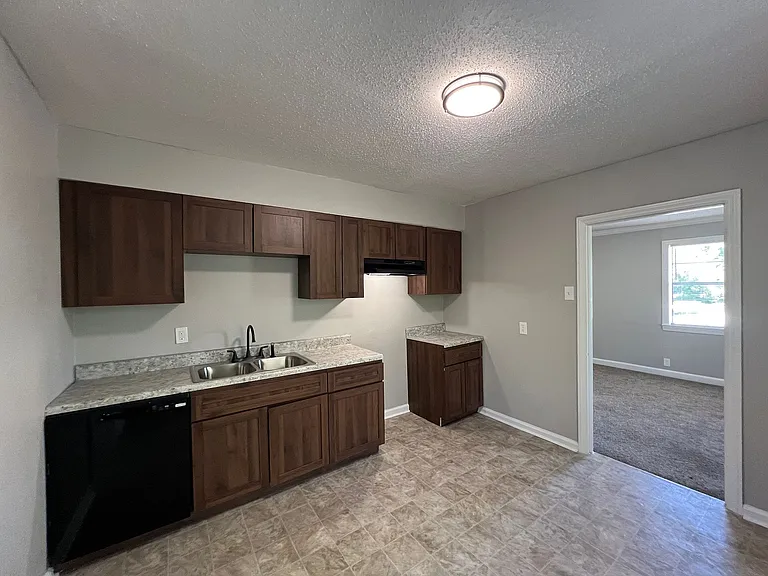 2173 S Hubert Cir — Photo 10