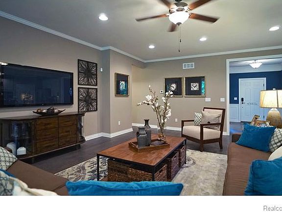 4th image of 9196 Pine Valley Dr